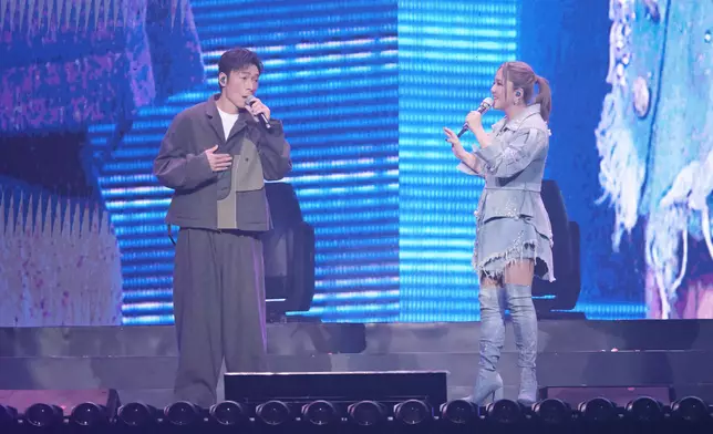 許志安驚喜現身。