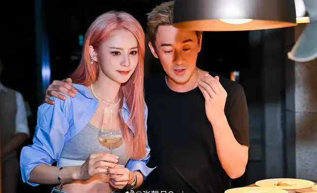 張馨月微博圖片