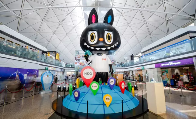 現場展出全球最巨型的限定版7米高KING MON裝置。