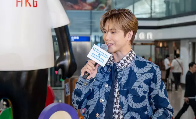 張敬軒透露自己收藏加上歌迷所送的Labubu公仔，超過三千隻。