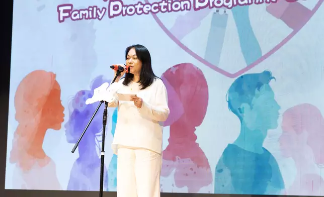 元朗區福利專員石陳麗樺致開幕辭