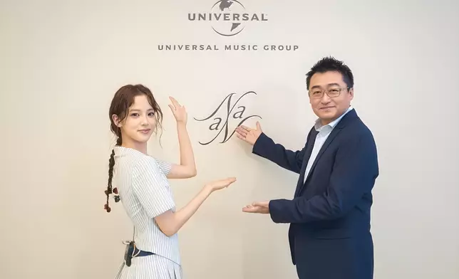 歐陽娜娜與環球音樂大中華區主席暨首席執行官徐毅