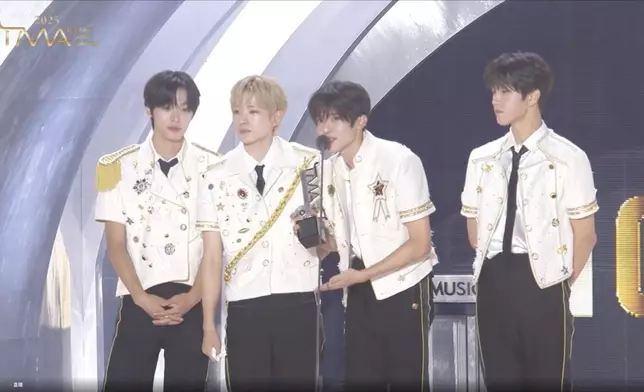 NCT WISH奪Artist of the Year。