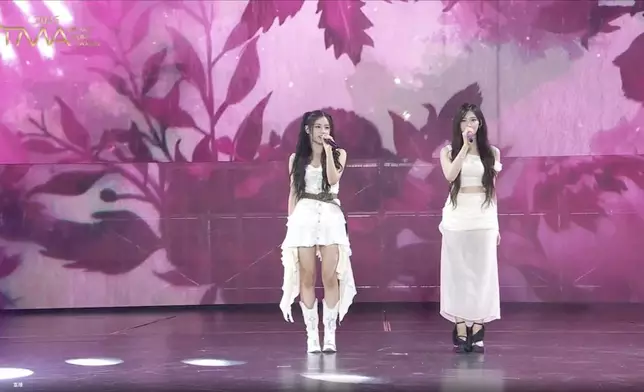 LEESEO@IVE及KYUJIN@NMIXX以合唱太妍《To. X》。