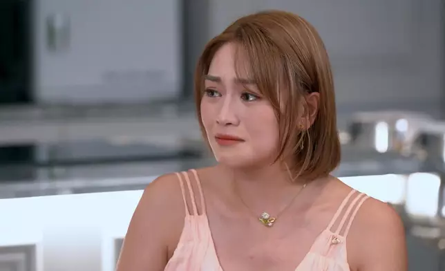 Carman忍唔住喊起上嚟嘅時候，都會盡量唧番個笑容出嚟，呢個女仔，真係好可愛。