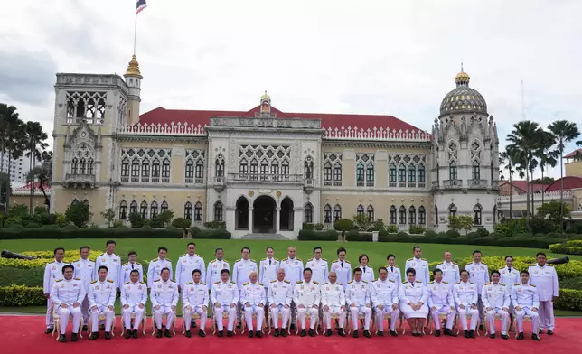 泰國總理阿努廷內閣合照。AP圖片