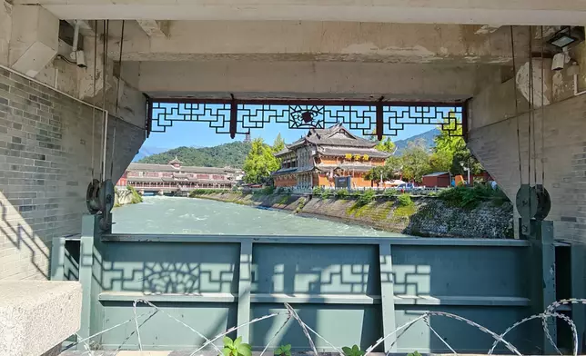 都江堰天府源廊橋。巴士的報記者攝