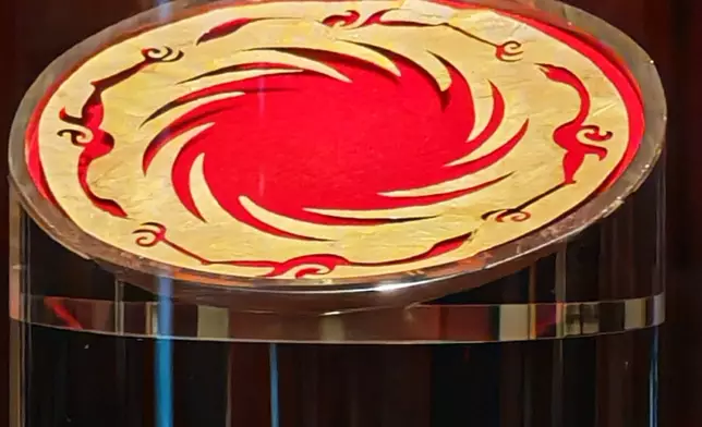 太陽神鳥金飾。巴士的報記者攝