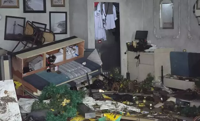 上周颱風樺加沙襲港時，將軍澳臨海餐廳遭海水淹沒。巴士的報記者攝