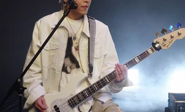 Kim再執筆填詞。