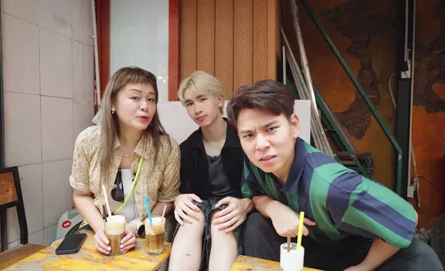 遊火車街歎越南蛋咖啡。