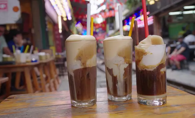 遊火車街歎越南蛋咖啡。