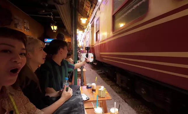 火車近距離駛過的感覺震撼。