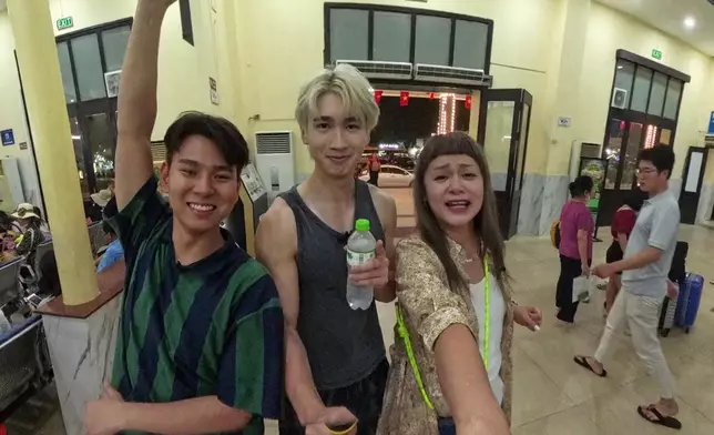 明晚三人坐夜班火車轉戰胡志明市。