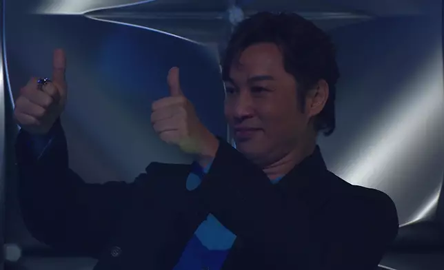 聽完Michelle的表演後譚耀文更眼濕濕