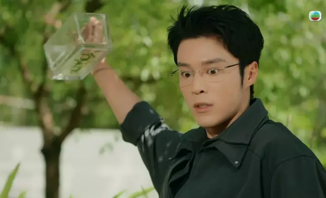 丁子朗一出現，果然就好驚。