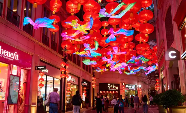 「喜魚映花月」800盞燈籠點亮利東街