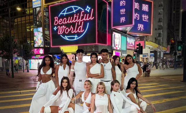 Now United 成員於銅鑼灣街頭拍攝新歌《Beautiful World》MV。