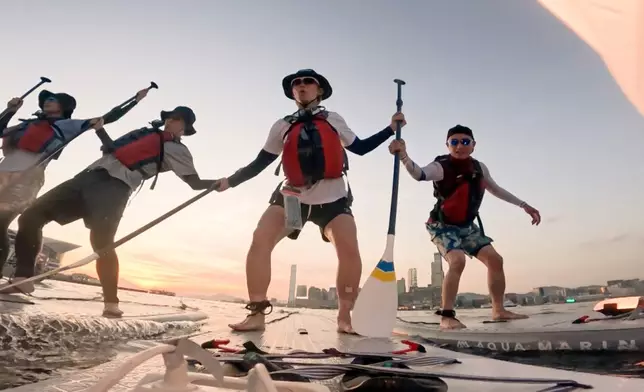 成功挑戰直立板板排。