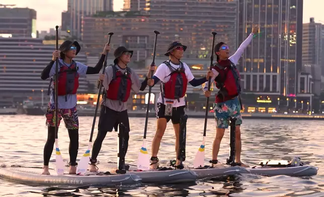 成功挑戰直立板板排。