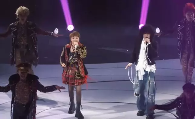 早前曾比特擔任陳慧嫻演唱會嘉賓。