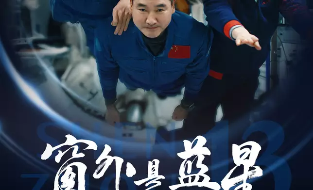 三位太空人親自攝影，記錄了為期六個月的太空任務。