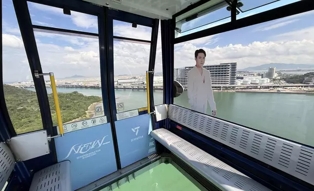 昂坪360推出限量3架SEVENTEEN主題纜車。