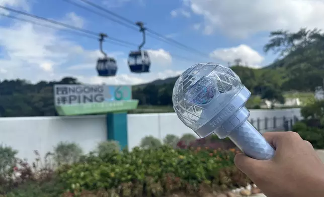 昂坪360推出限量3架SEVENTEEN主題纜車。