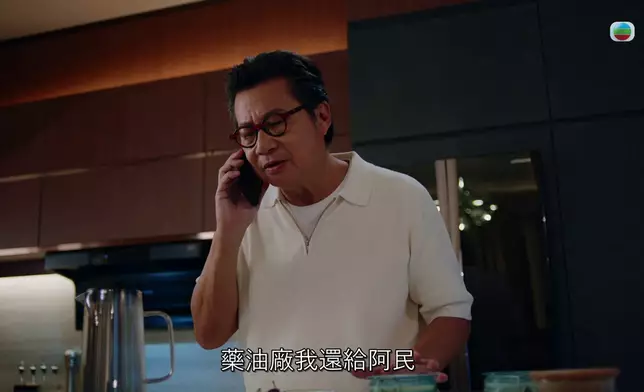 收到大難不死嘅阿姐電話，佢個樣既難過又安慰，仲好溫柔添。