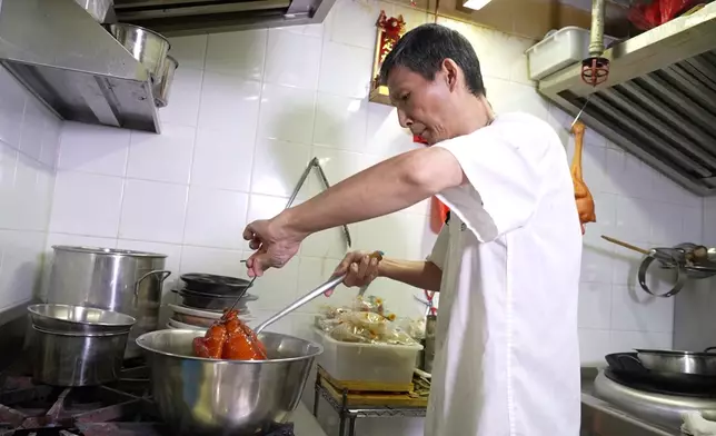 威哥煮的順德菜既花工序又費時間。