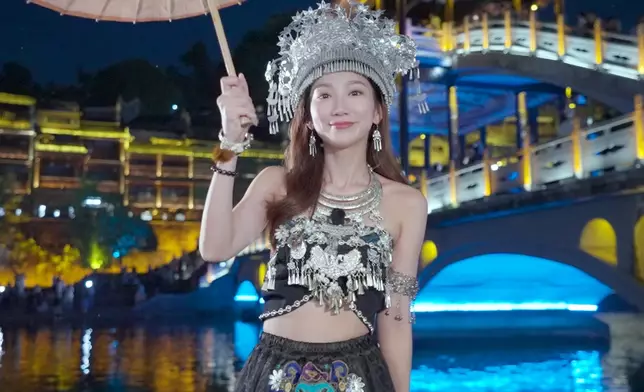 Cathy的貴氣公主裝造型，不但出塵脫俗、弗爆蛇腰更是相當醒目！