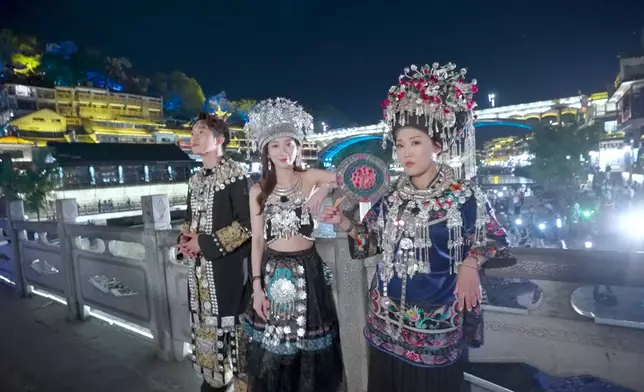 Cathy的貴氣公主裝造型，不但出塵脫俗、弗爆蛇腰更是相當醒目！