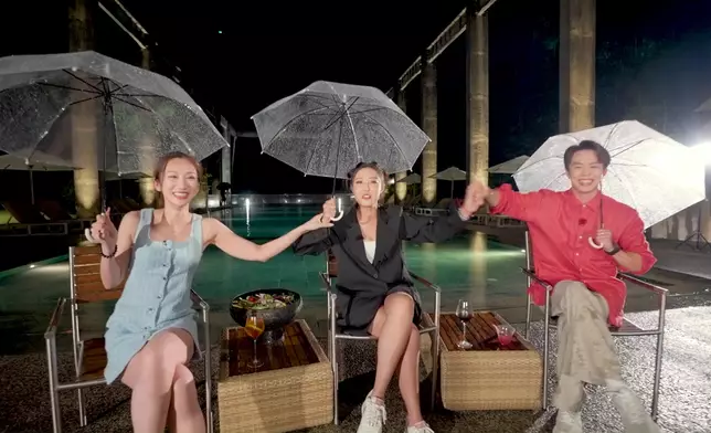 三人傾訴心聲時，終極盲盒突然現身，到底有什麼驚喜等待著他們呢？