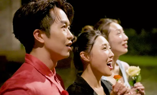 三人傾訴心聲時，終極盲盒突然現身，到底有什麼驚喜等待著他們呢？