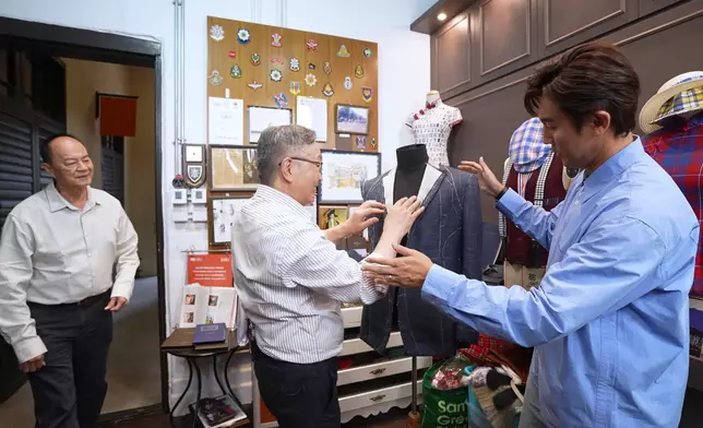 睇吓狄龍個樣幾咁欣慰。