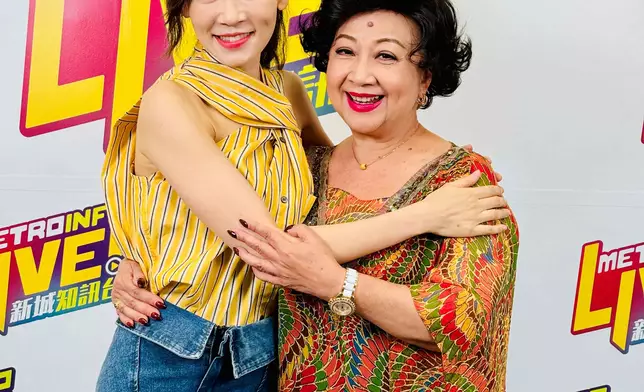 家燕姐大讚思琦勤力開抖音直播！