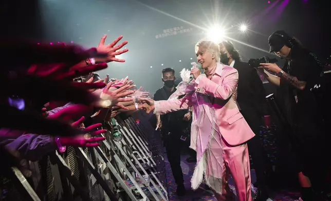 Kenny特別多謝一班好友。