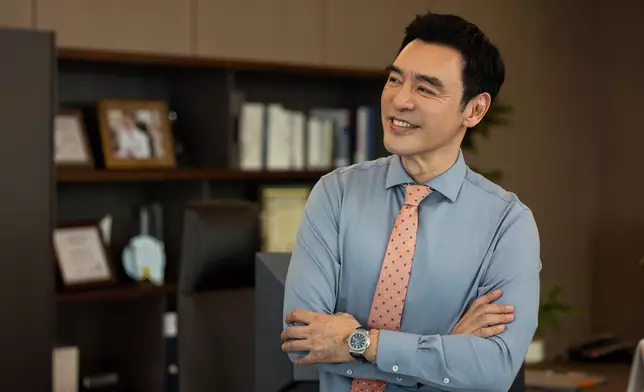 鍾鎮濤飾演醫療集團最高領導人王進濤。
