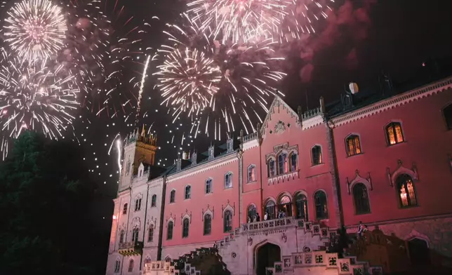 遠赴布拉格拍外景，啲景靚到不得了。