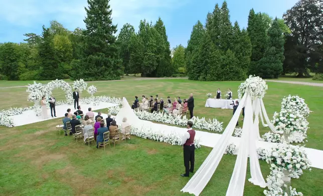 遠赴布拉格拍外景，啲景靚到不得了。