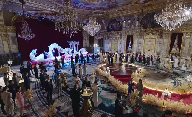 遠赴布拉格拍外景，啲景靚到不得了。