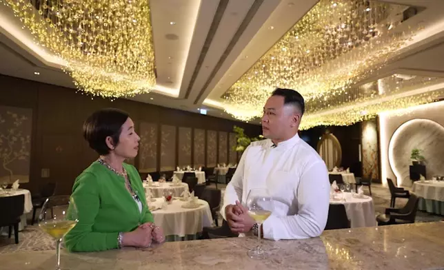 Jayson則分享他對創新中菜的堅持：我鍾意將舊有嘅菜式拆解，然後用新嘅方法演繹出嚟。