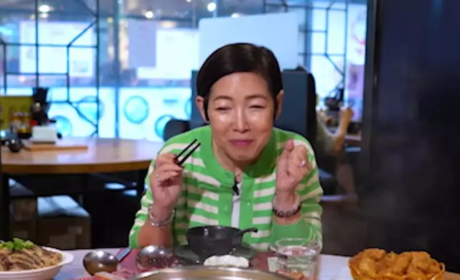 黎芷珊大讚頸脊「好滑」、「直程可以食到肉嗰個鮮味」。