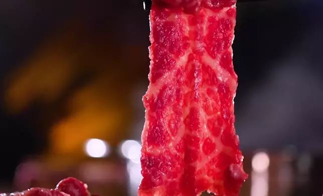 黎芷珊大讚頸脊「好滑」、「直程可以食到肉嗰個鮮味」。