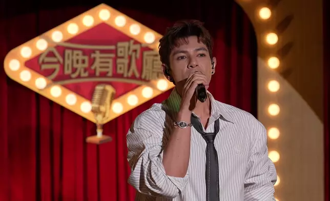 古淖文演唱張國榮在TVB首部劇集的同名主題曲《儂本多情》。