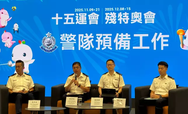警方簡報部署，介紹詳細預備工作和應對措施，確保賽事安全有序。