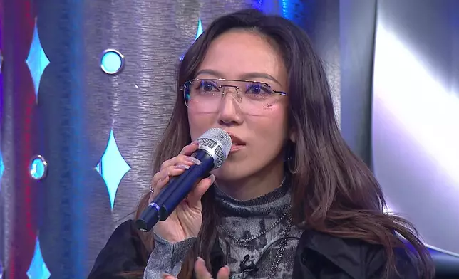 導師鍾舒漫聽到後更眼泛淚光，堅定表示：你完全冇令我失望，你每一次都做咗你最好，同埋你真係好有能力，I am so proud of you。