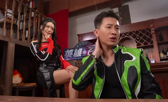 星團大使之戴祖儀曬長腿。