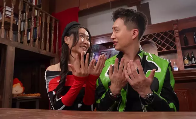 星團大使之戴祖儀曬長腿。