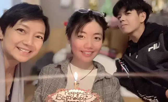 楊婉儀與一對仔女